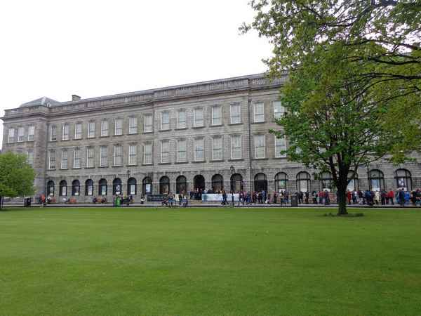 Удивительная библиотека Тринити-колледж в Дублине  