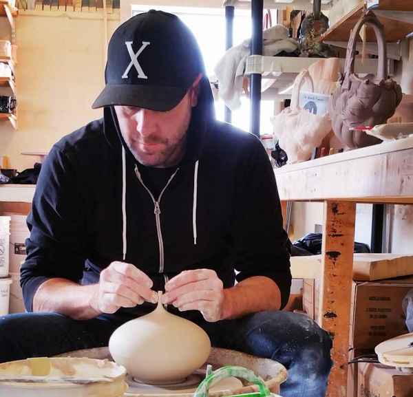 Тим Ковальчик создает удивительные керамические скульптуры в виде мусора  