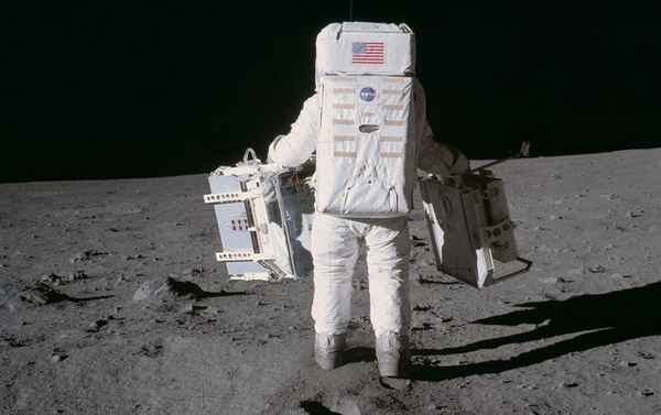NASA продало сумку с Луны