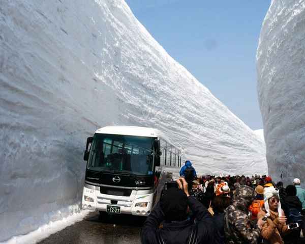 Татэяма Куробэ - зимний горный маршрут, который привлекает многих туристов  
