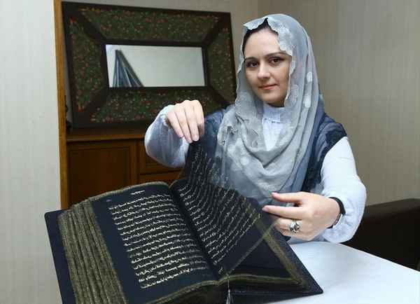 Тунзале Меммедзаде создала первый в мире шелковый Коран  