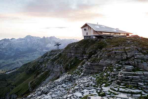 Chäserrugg Toggenburg - кафе над пропастью в горах Швейцарии  