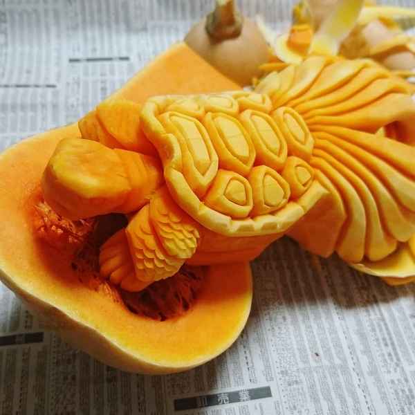 Художник Гаку вырезает удивительные узоры на овощах и фруктах  