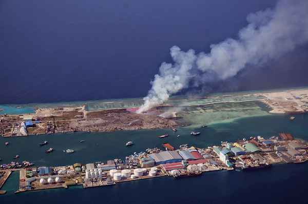 Тилафуши - остров мусора Мальдивских островов  