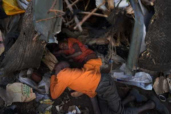Фоторепортаж: бездомные дети на улицах Китале, Кения  