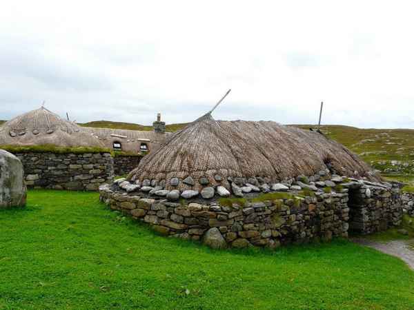 Удивительные каменные черные дома Шотландии XVIII века  