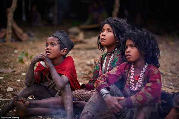 Племя рауте - уникальное первобытное племя в Непале  