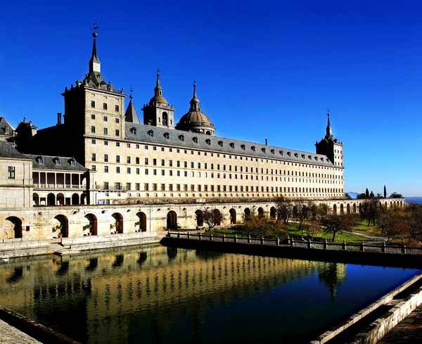Эль Эскориал – дворец и монастырь испанских королей  