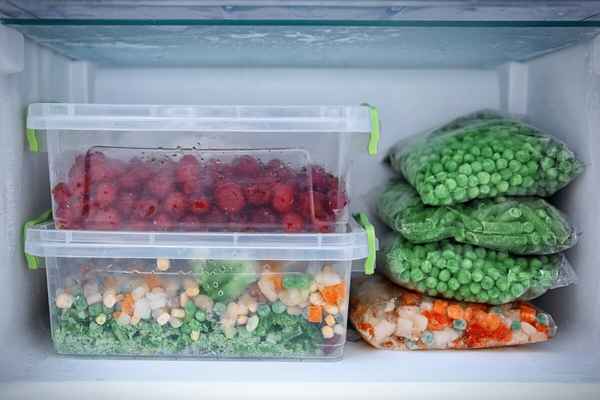 6 продуктов, которые не стоит хранить в морозилке  