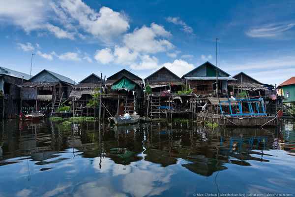 Кампонг Плук - деревня, построенная над озером  