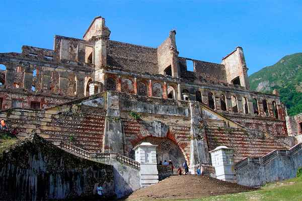 Сан-Суси - дворец, который стал важной достопримечательностью на Гаити  