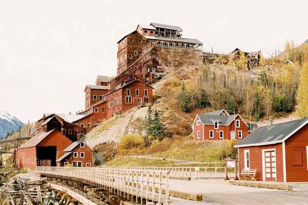 Кенникотт - шахтерский город-призpaк в штате Аляска  