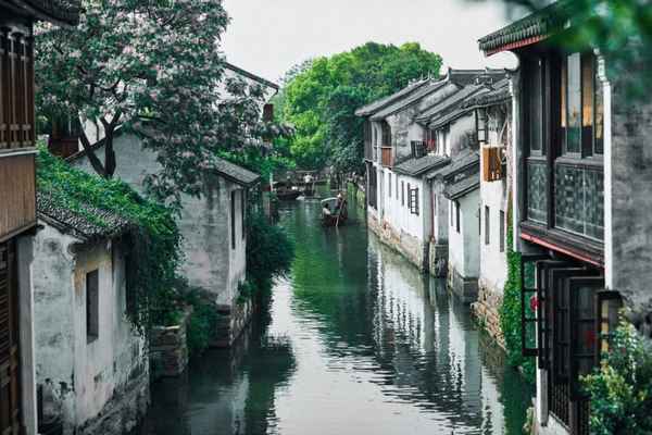 Чжоучжуан - популярный водный город Китая  