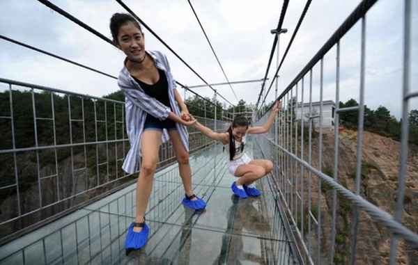 В Китае создали мост для настоящих смельчаков  