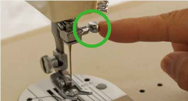 Почему ломается игла в швейной машине  