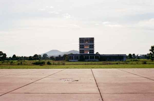Кампонгчанг - крупнейший заброшенный военный аэропорт в Камбодже  