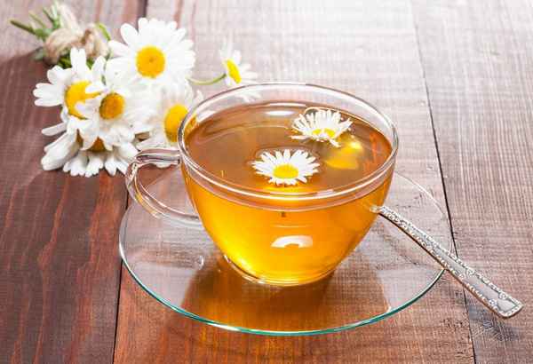 5 полезных свойств ромашкового чая  